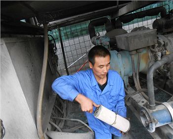 成都中央空調(diào)維修-離心機(jī)組維修(保養(yǎng)) 成都中央空調(diào)維修-離心機(jī)組維修(保養(yǎng))